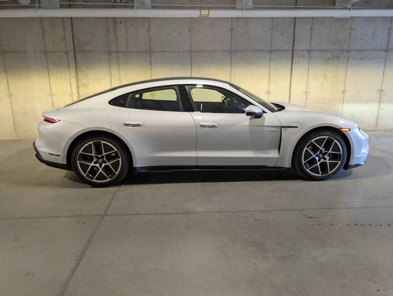 2026 Porsche Taycan Base - Photo 10