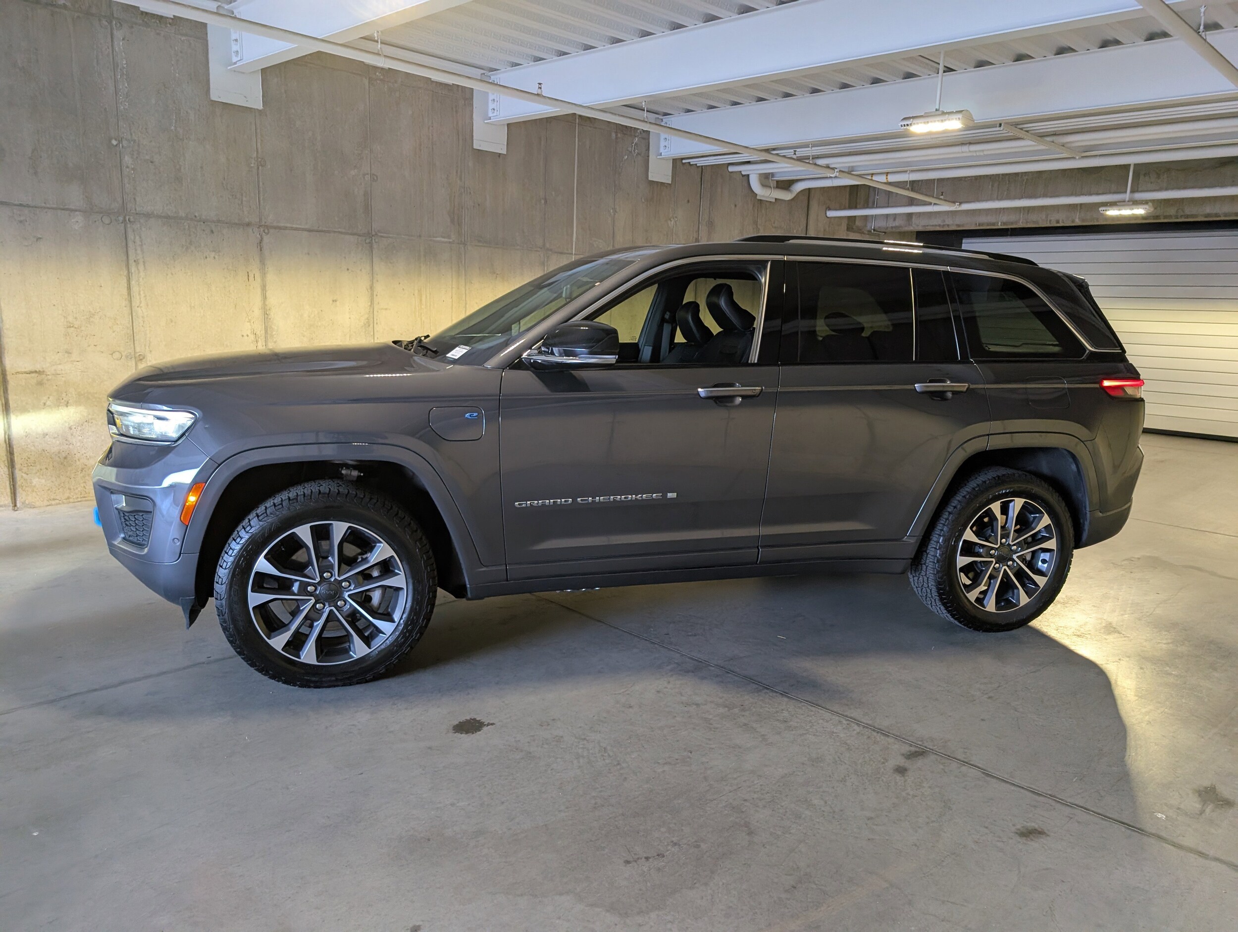 2024 Jeep Grand Cherokee Overland 4xe photo 2