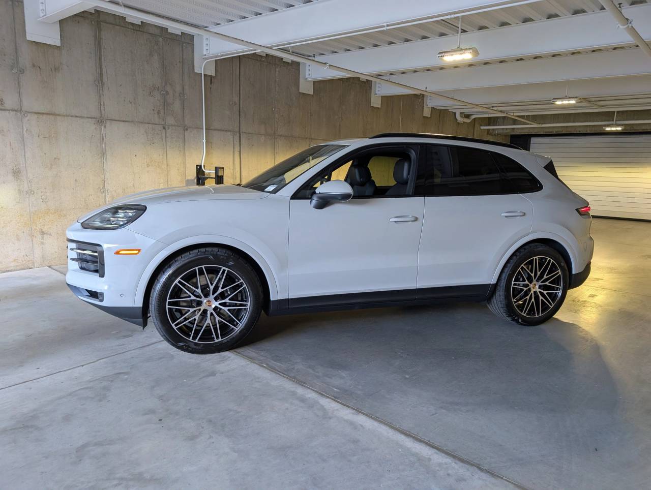 2026 Porsche Cayenne photo 2
