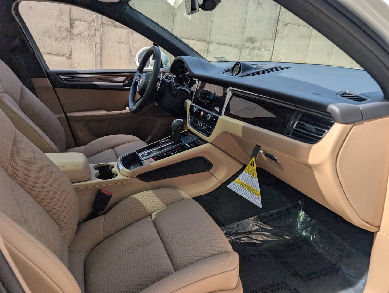 2025 Porsche Macan - Photo 27