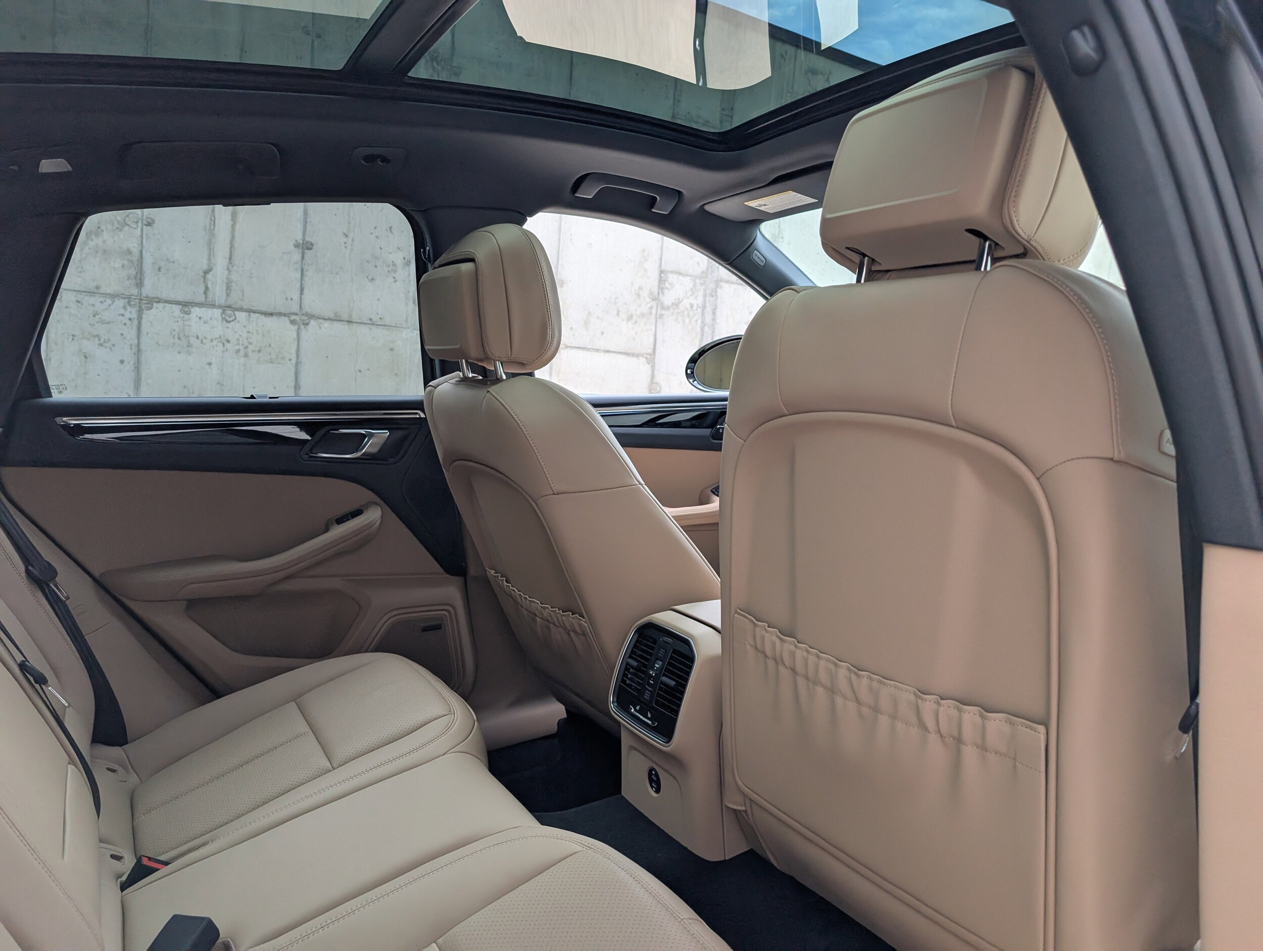 2025 Porsche Macan - Photo 26