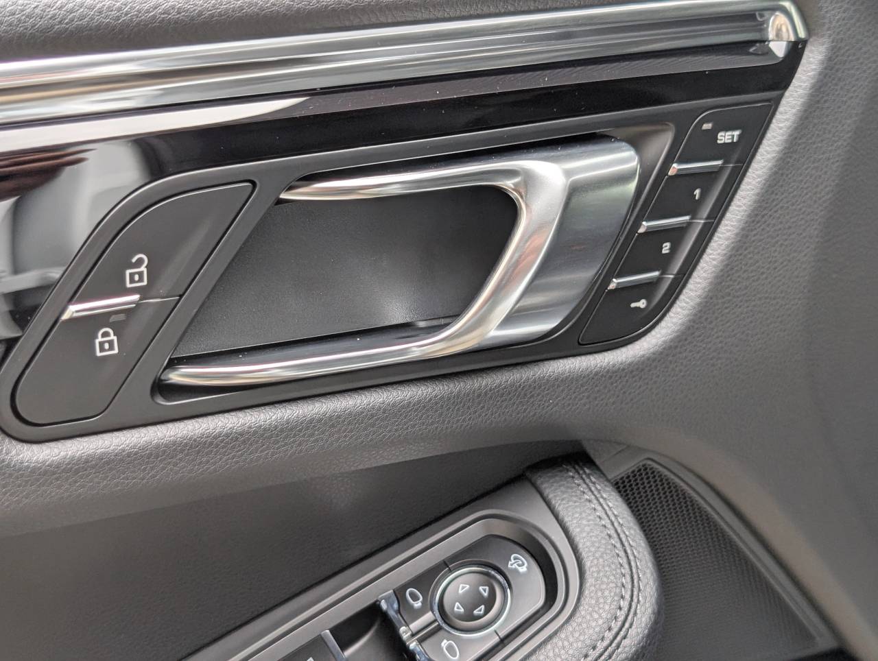 2025 Porsche Macan - Photo 19