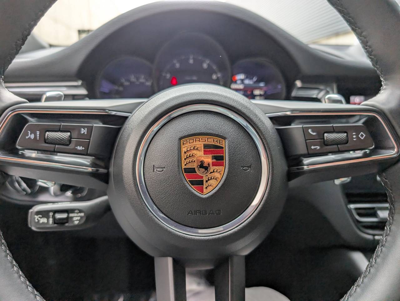 2025 Porsche Macan - Photo 23