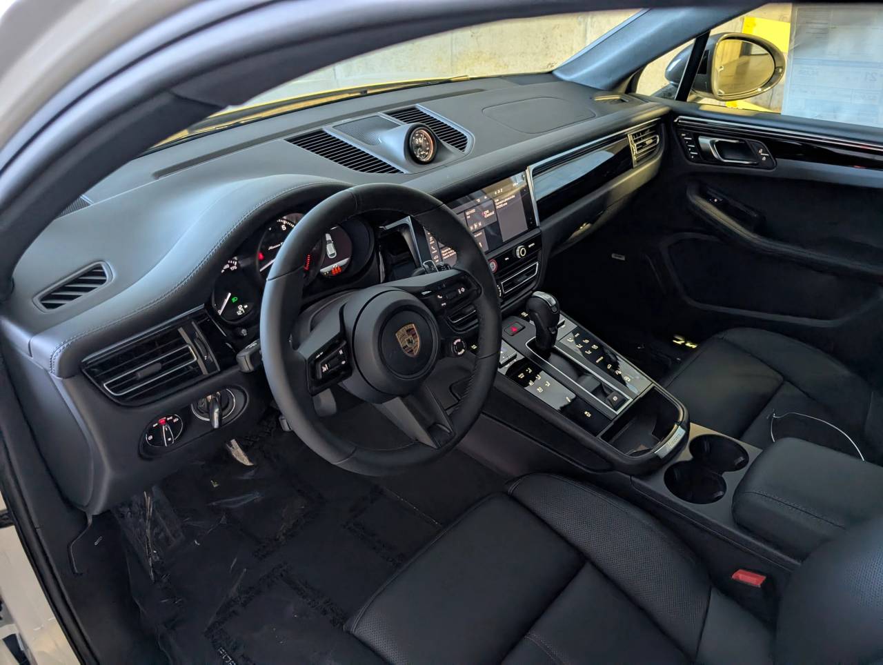 2026 Porsche Macan T photo 4