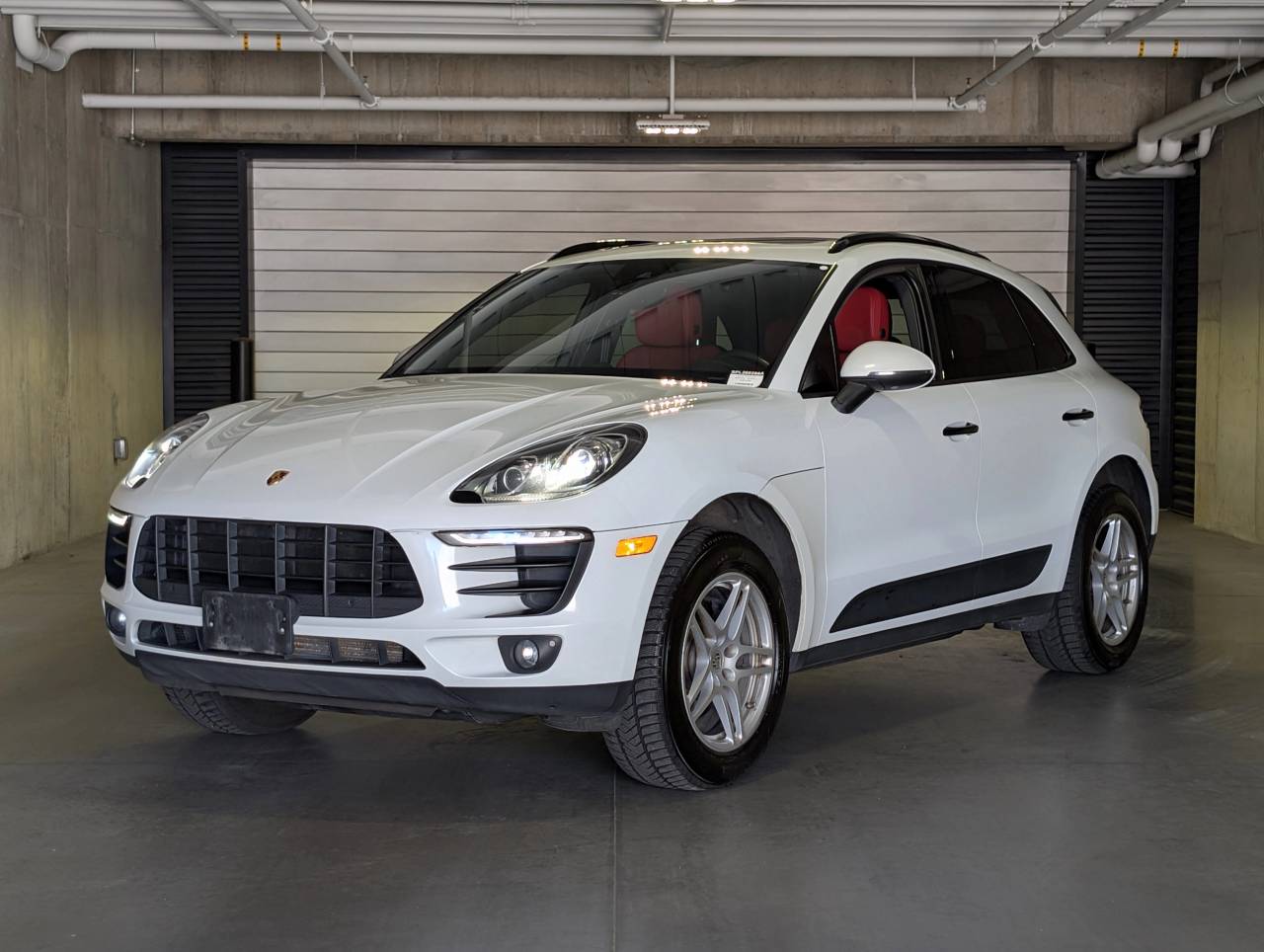 2018 Porsche Macan -'s photo