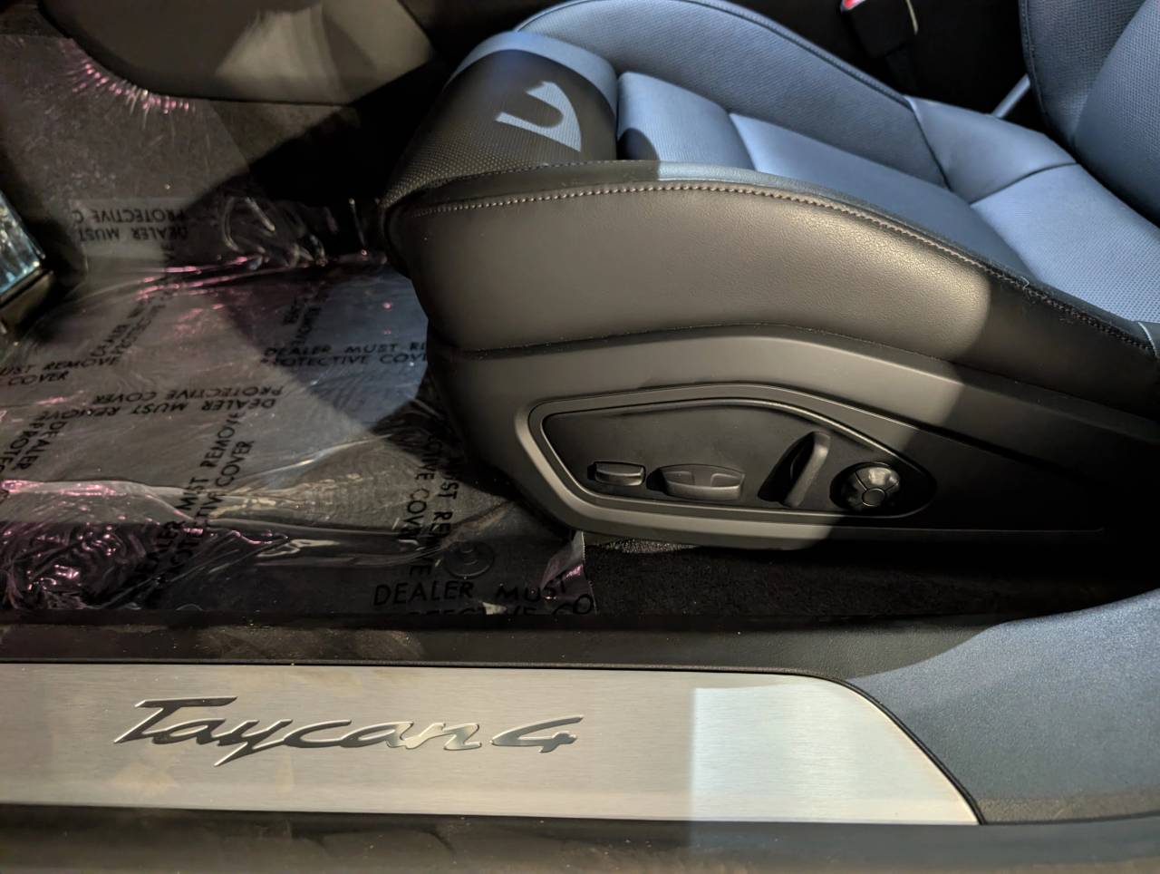 2026 Porsche Taycan Base - Photo 18