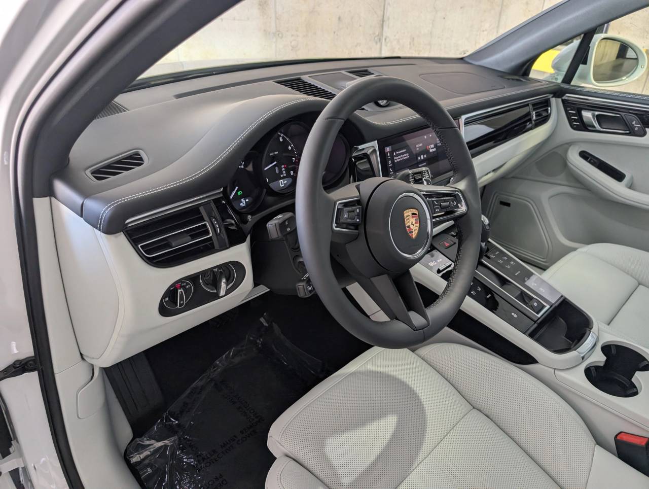 2026 Porsche Macan T photo 4