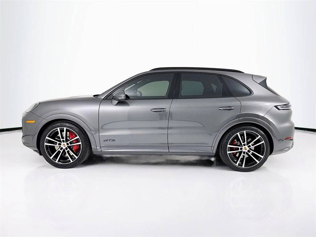 2026 Porsche Cayenne GTS photo 2