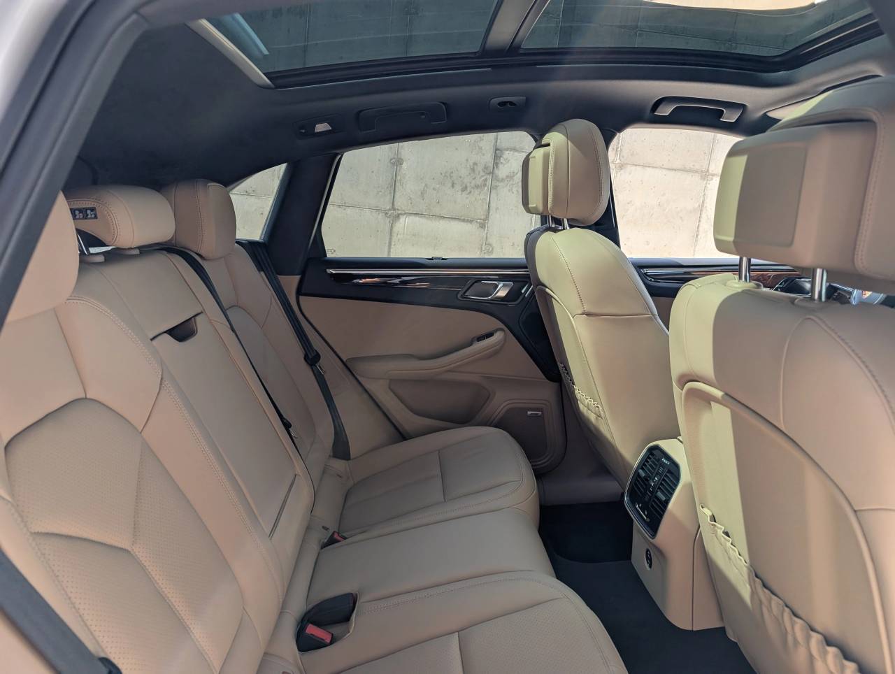 2025 Porsche Macan - Photo 25