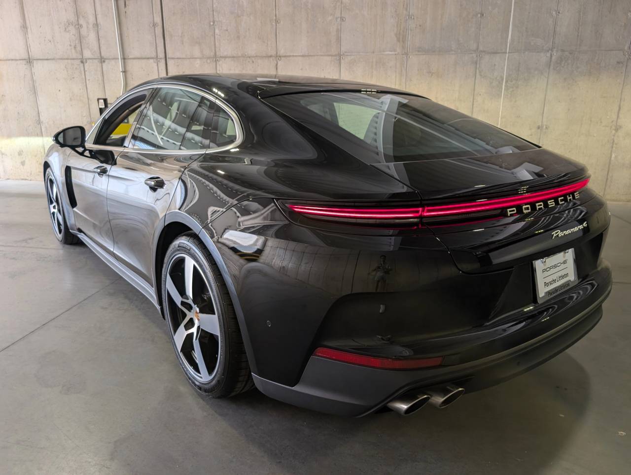 2025 Porsche Panamera 4 photo 3