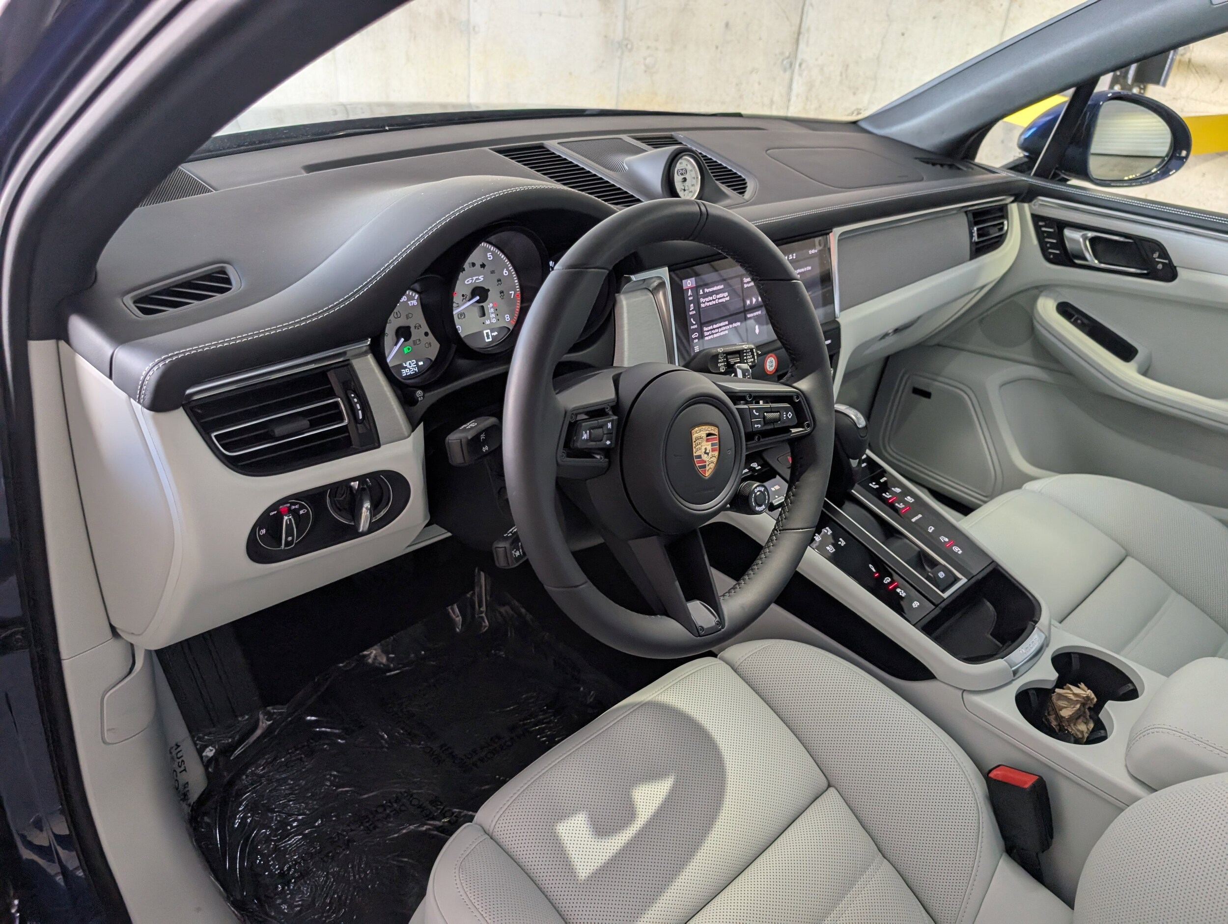 2026 Porsche Macan GTS photo 4