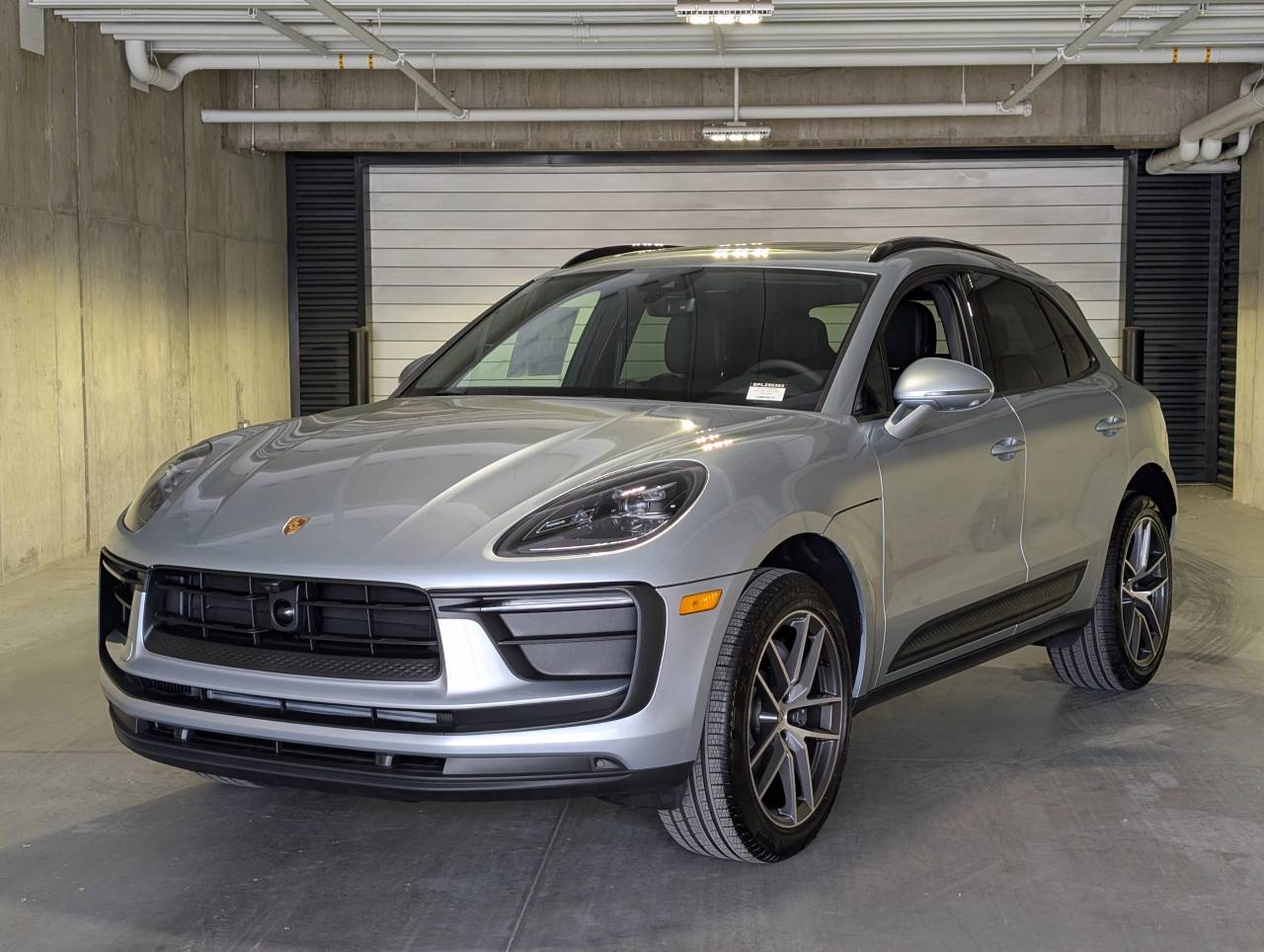 2025 Porsche Macan's photo