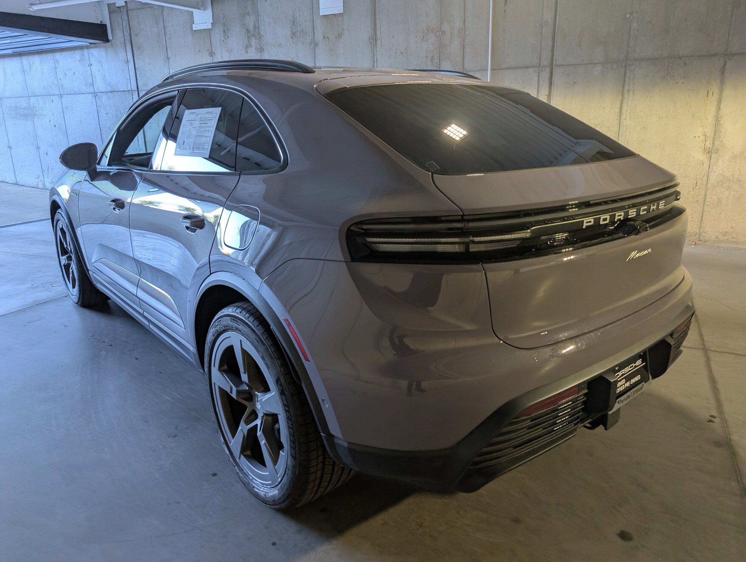 2025 Porsche Macan Electric photo 3