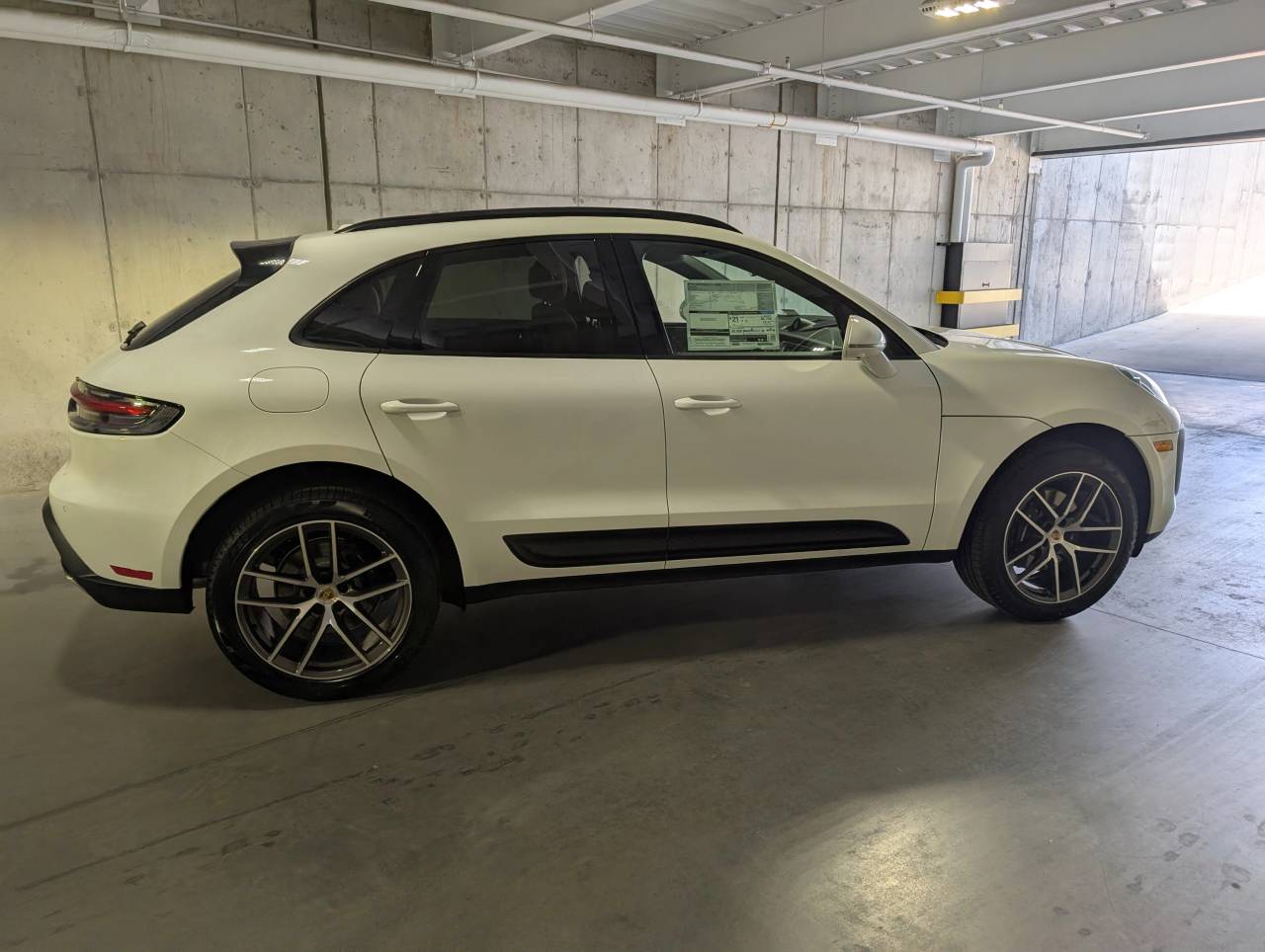 2025 Porsche Macan - Photo 9