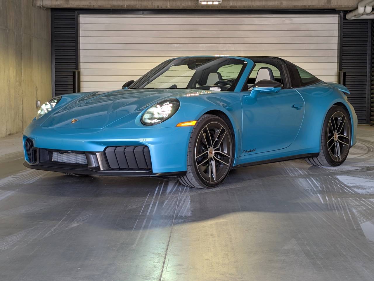 2025 Porsche 911 Targa 4 GTS's photo