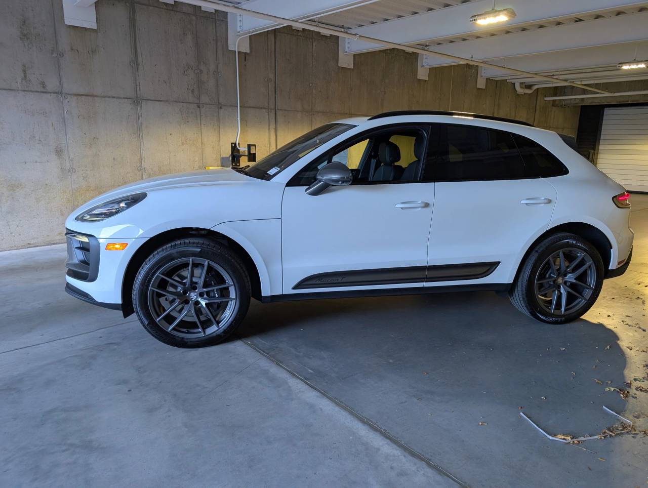 2026 Porsche Macan T photo 2