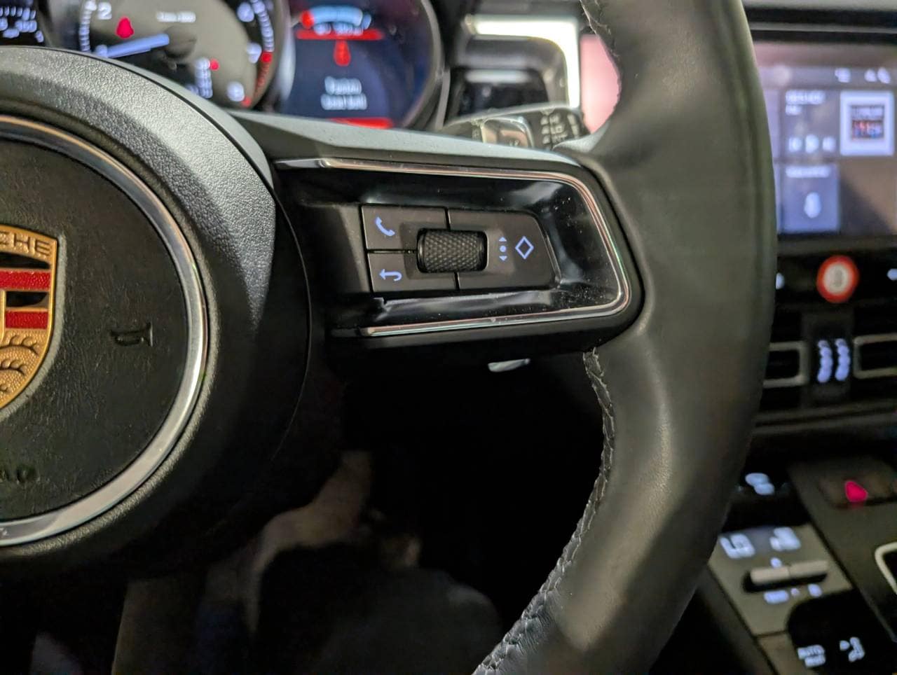 2025 Porsche Macan - Photo 27