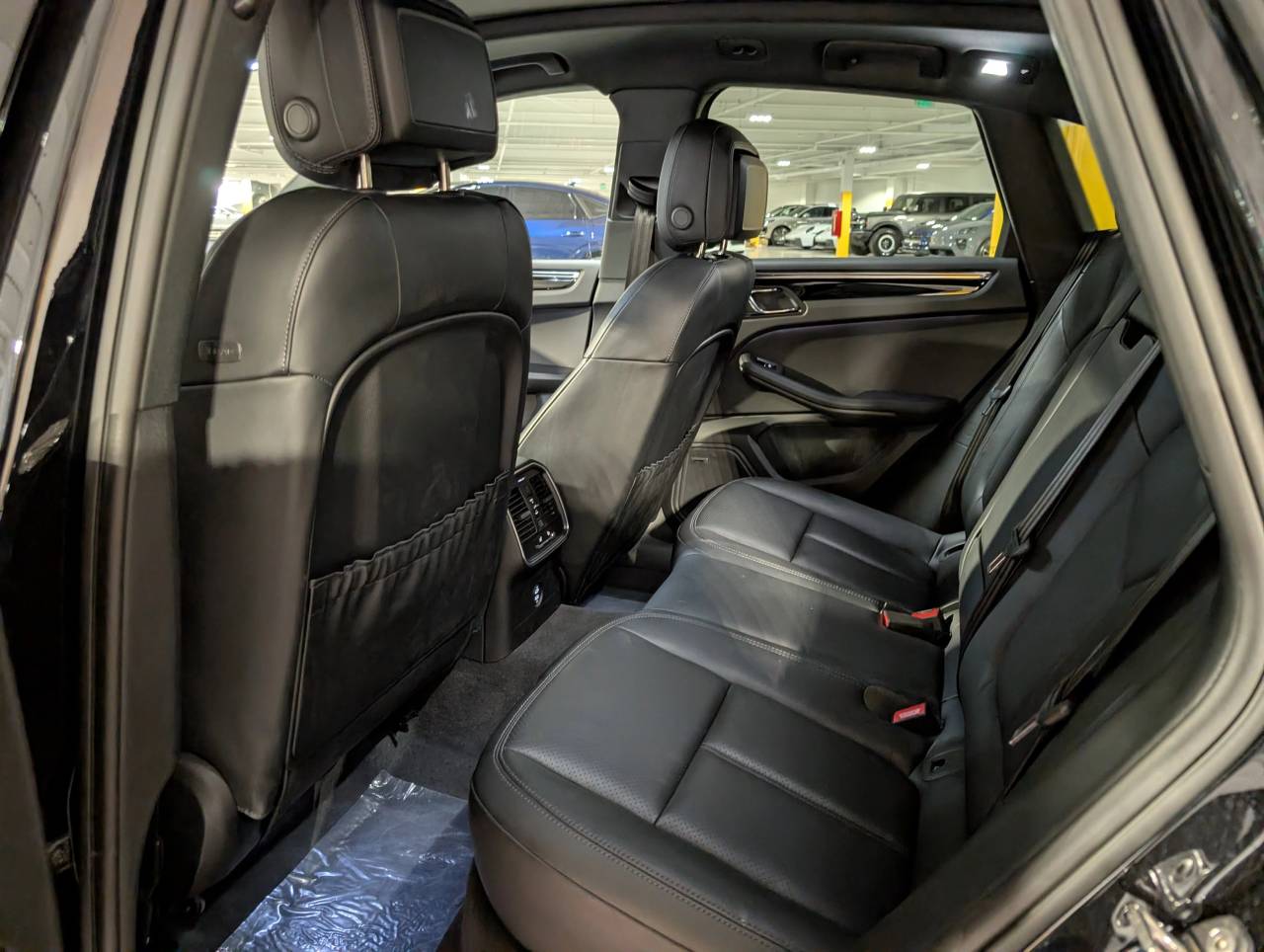 2025 Porsche Macan - Photo 24