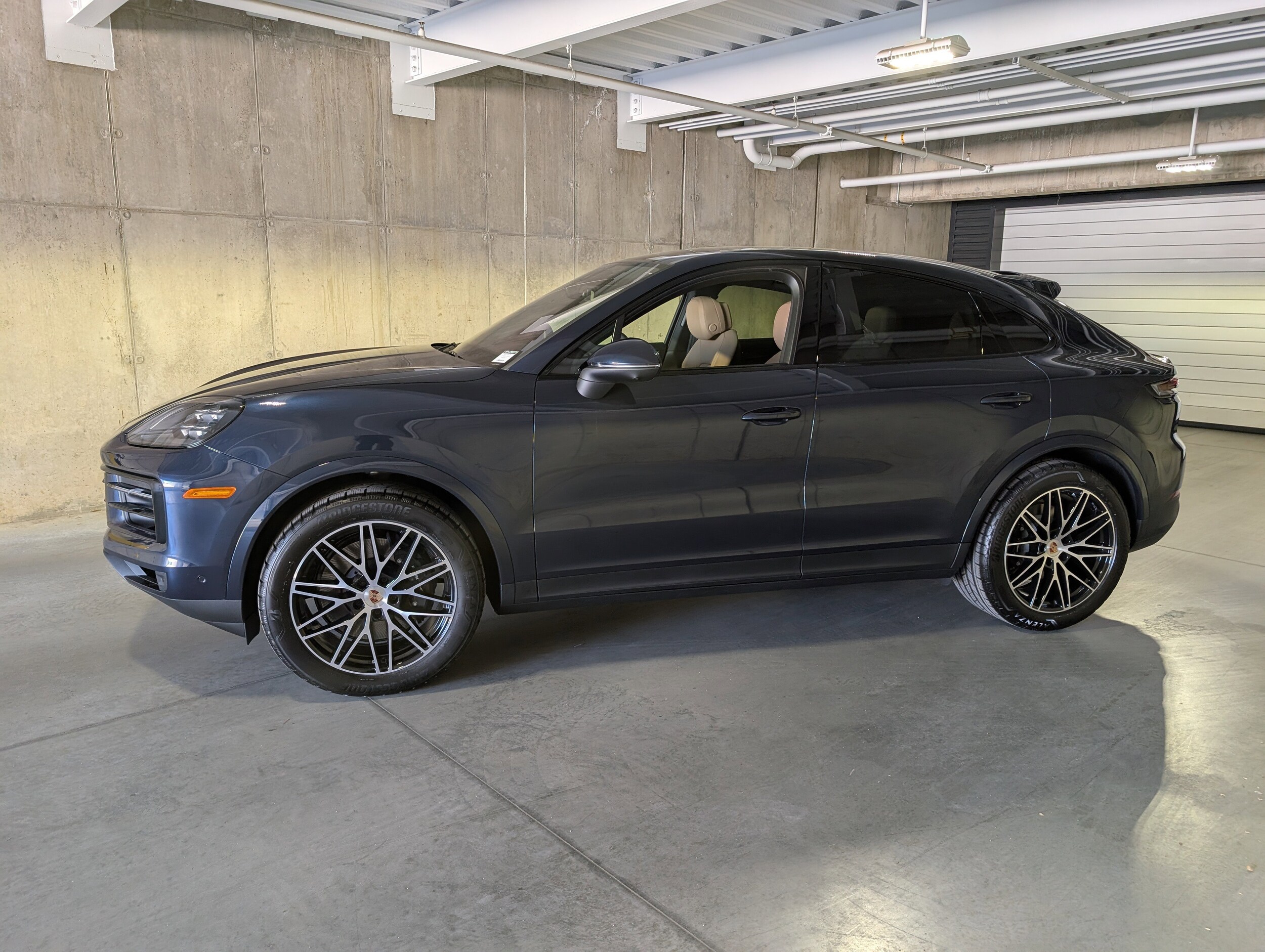 2025 Porsche Cayenne Coupe photo 2