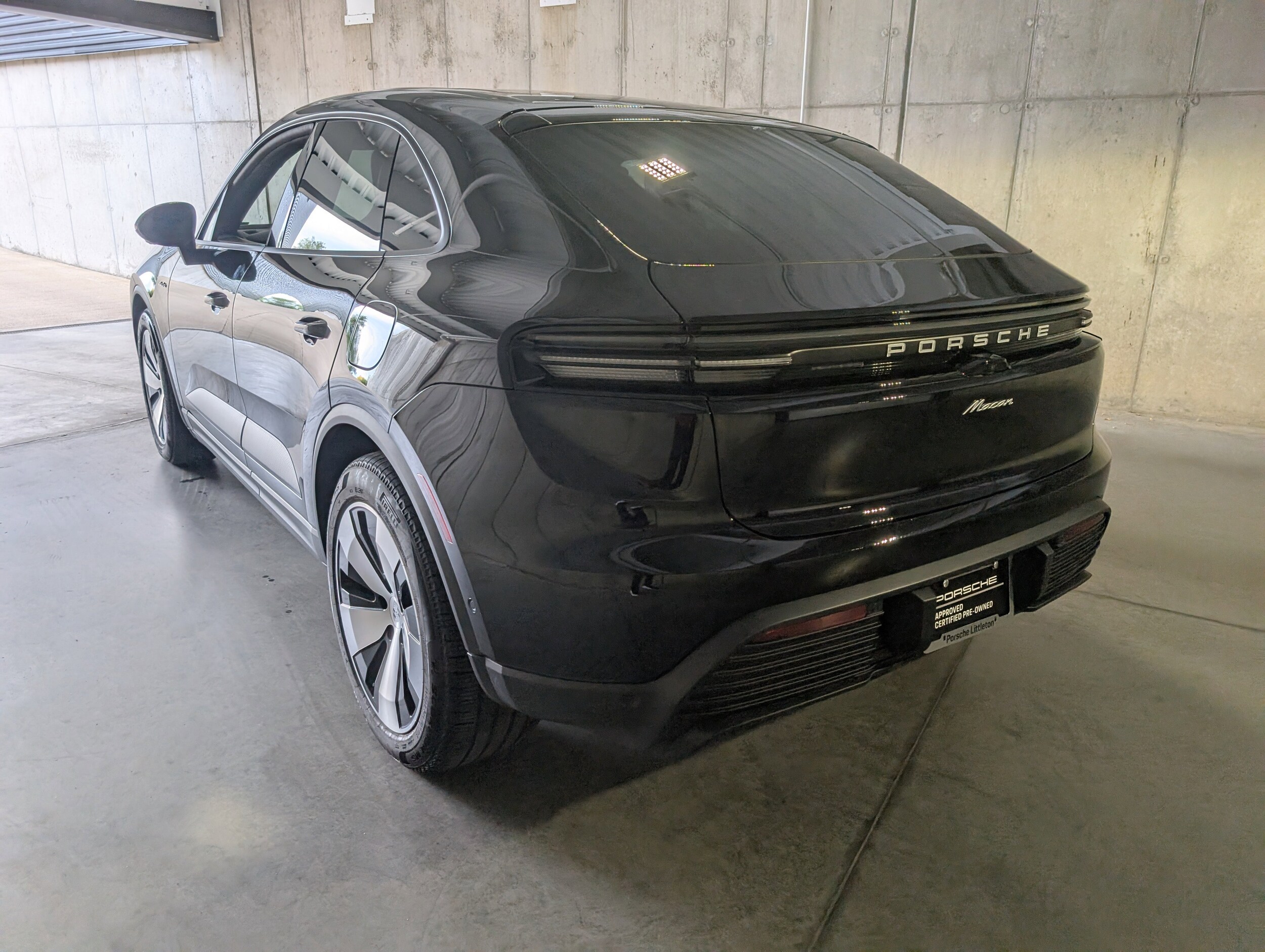 2025 Porsche Macan Electric photo 3