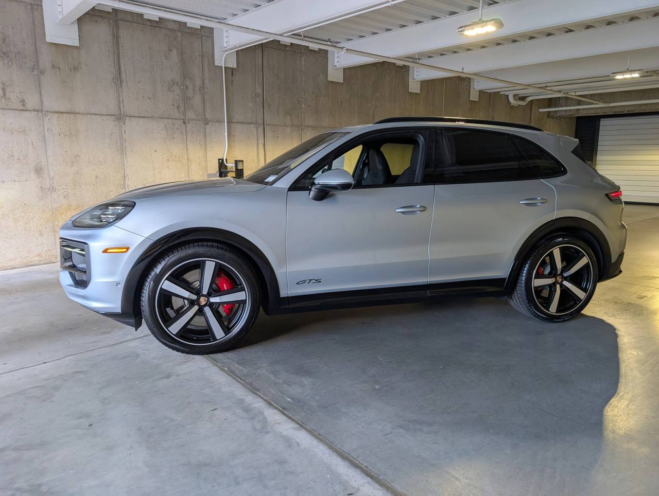 2026 Porsche Cayenne GTS photo 2