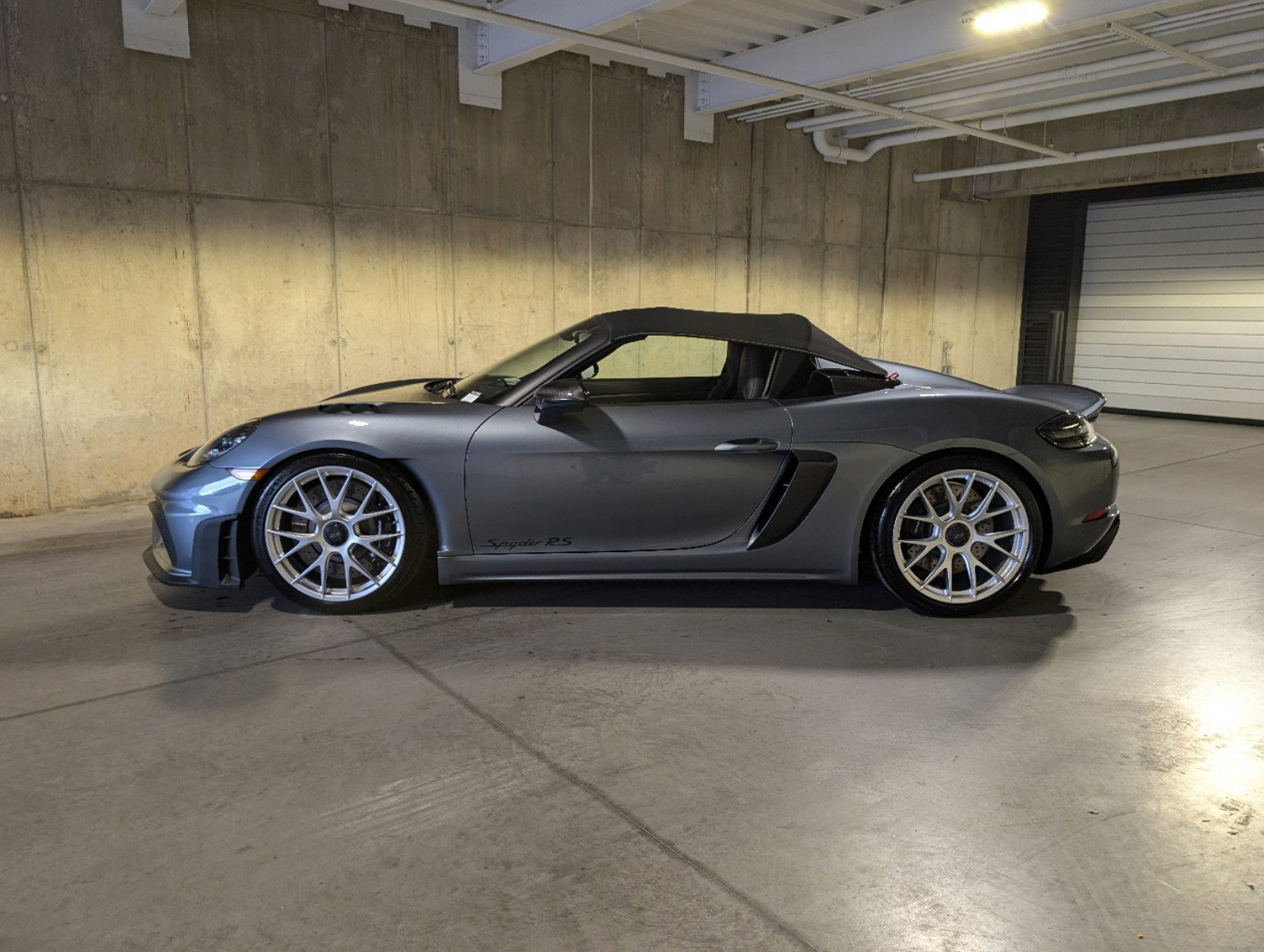 2024 Porsche Boxster Spyder photo 2
