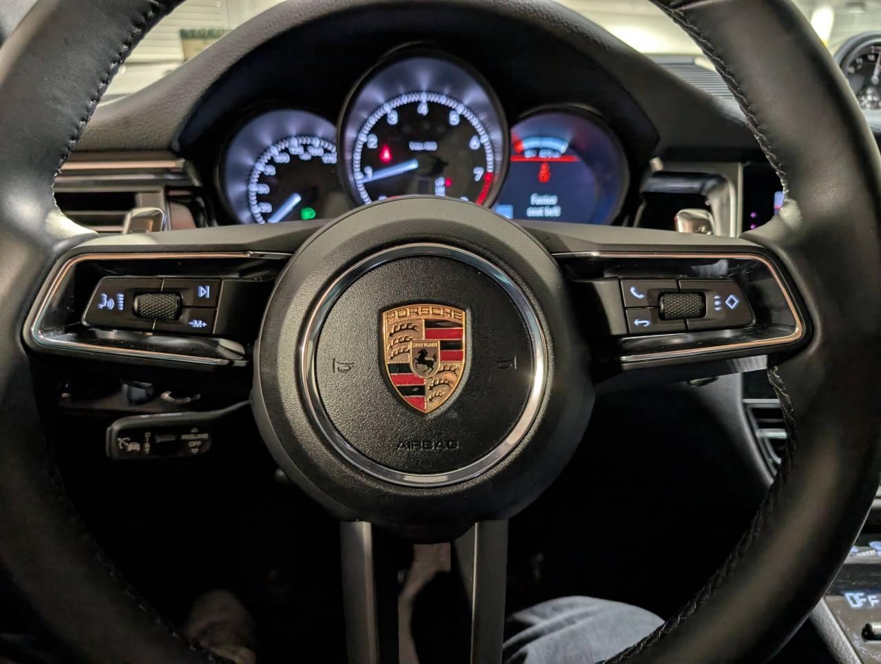 2025 Porsche Macan - Photo 30