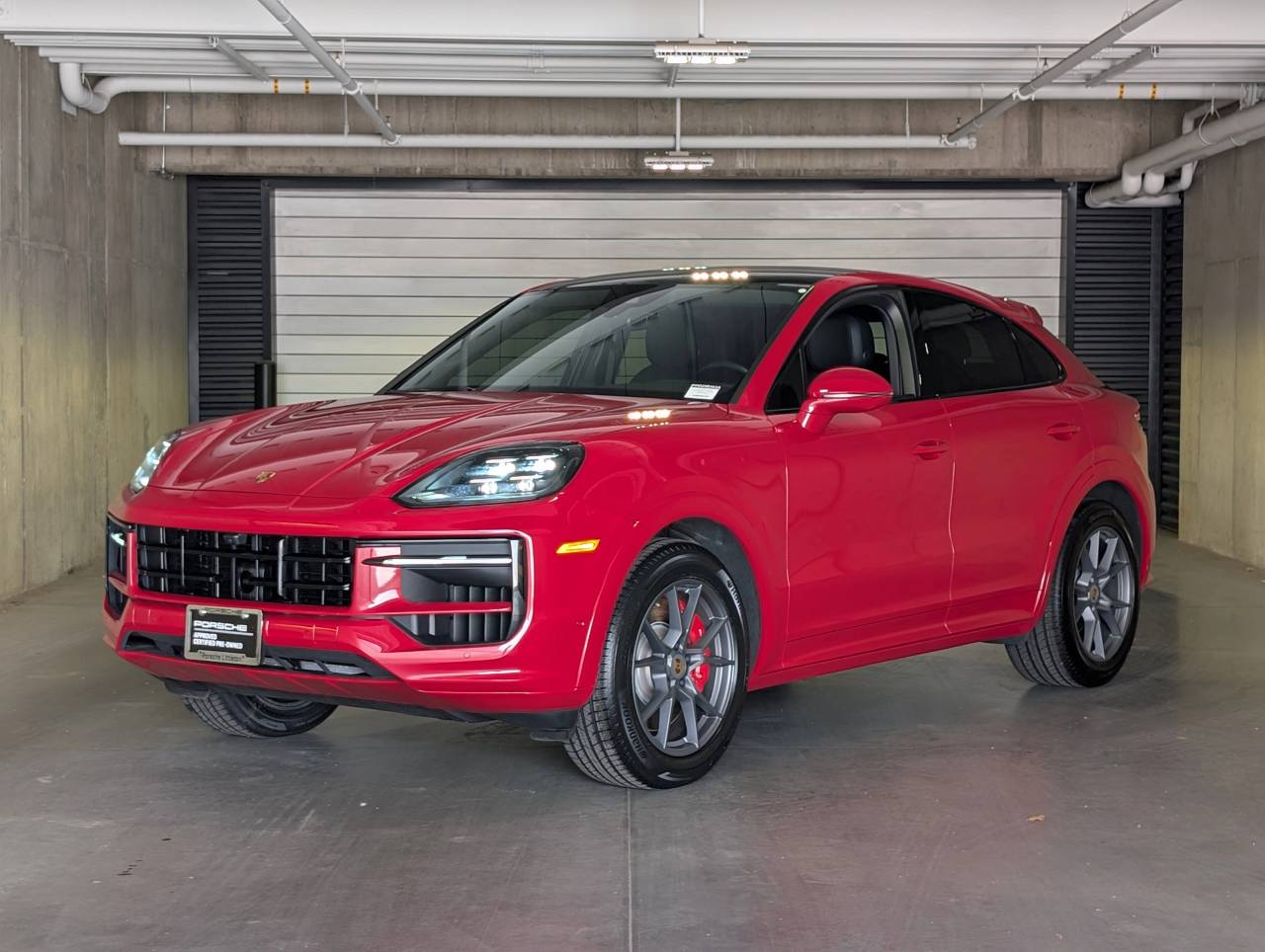2024 Porsche Cayenne S's photo