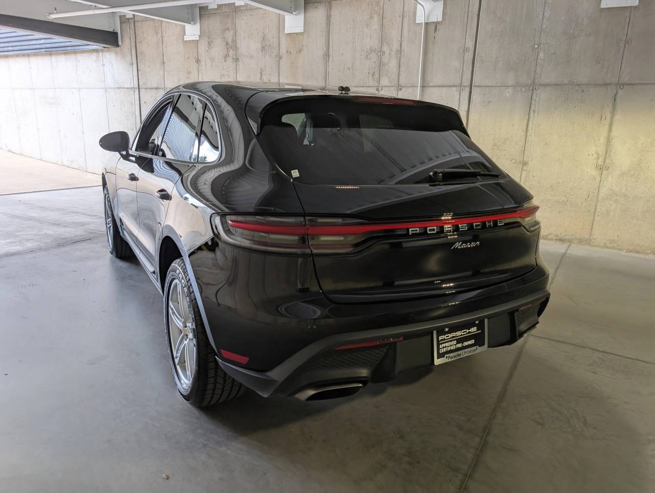 2024 Porsche Macan photo 3