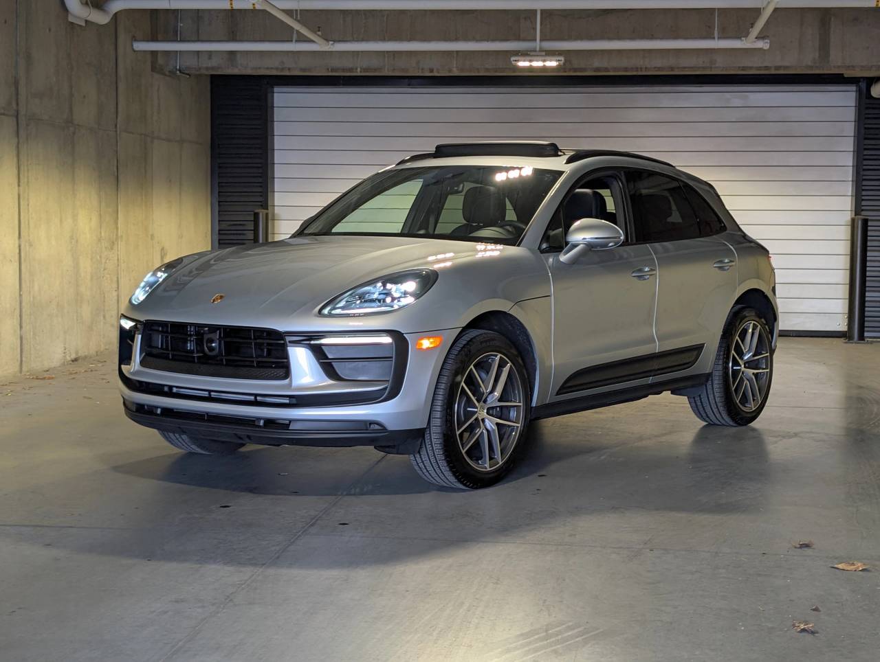 2025 Porsche Macan's photo