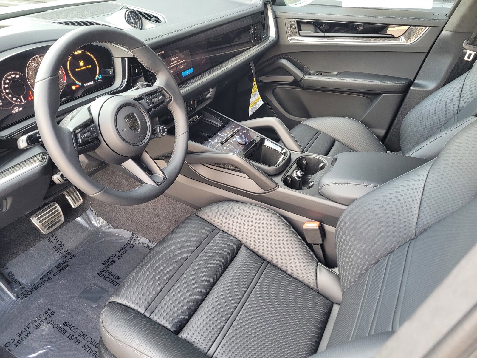 2025 Porsche Cayenne Coupe Turbo E-Hybrid photo 4
