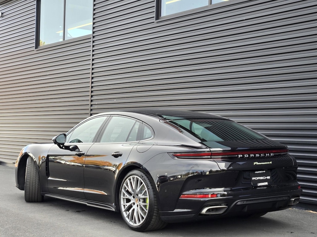 2026 Porsche Panamera E-Hybrid 4 photo 4