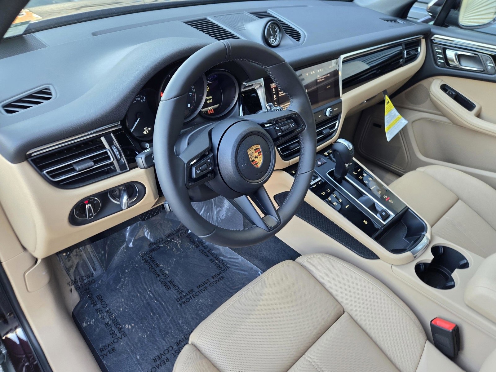 2026 Porsche Macan T photo 4