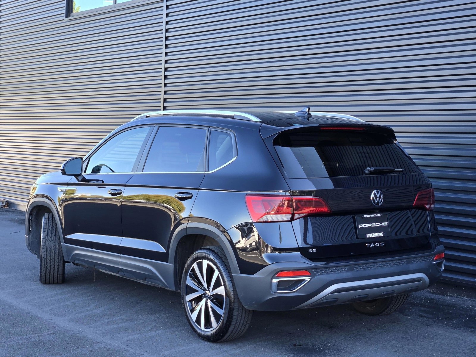 2024 Volkswagen Taos SE photo 3