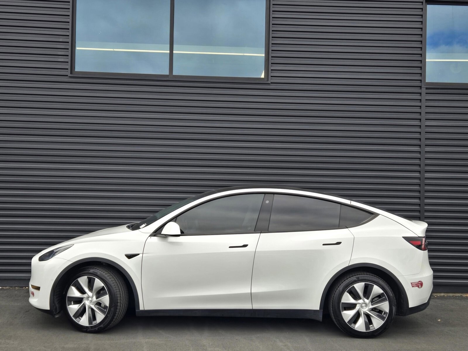 2021 Tesla Model Y Long Range photo 2