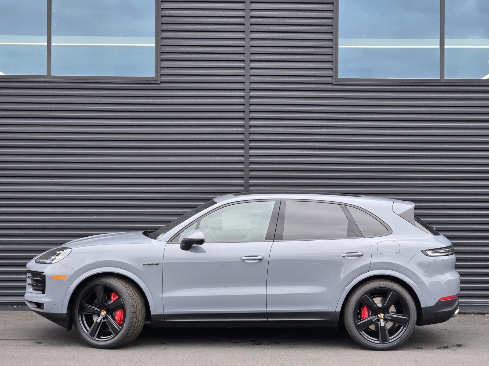2026 Porsche Cayenne S E-Hybrid photo 2
