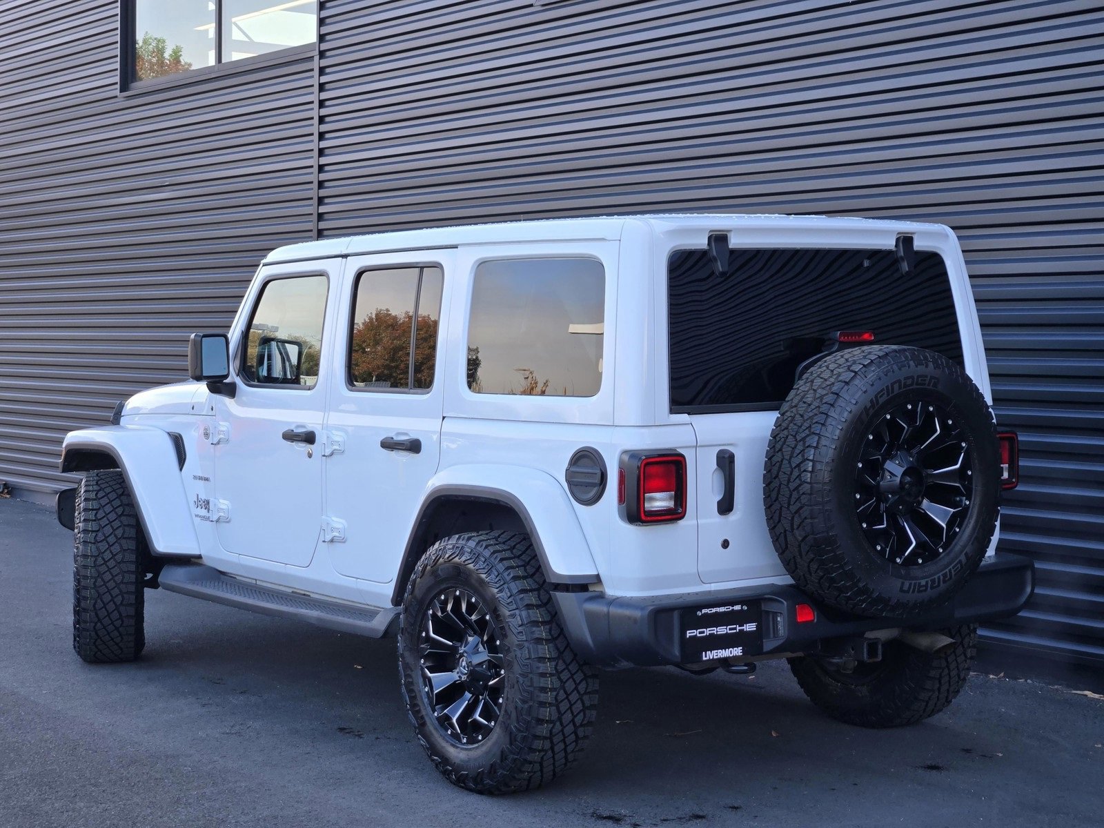 2019 Jeep Wrangler Unlimited Sahara photo 3