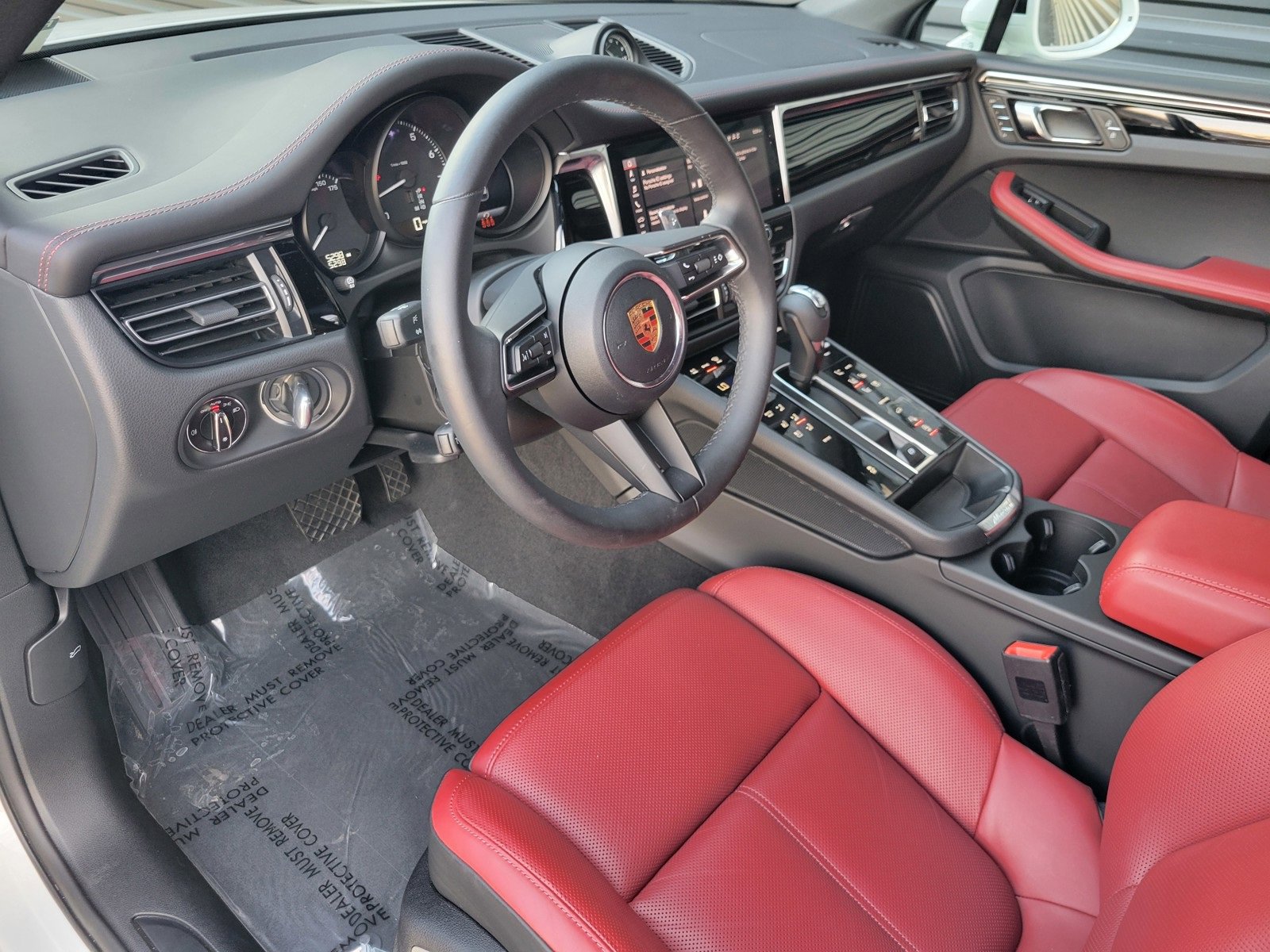 2025 Porsche Macan T photo 4