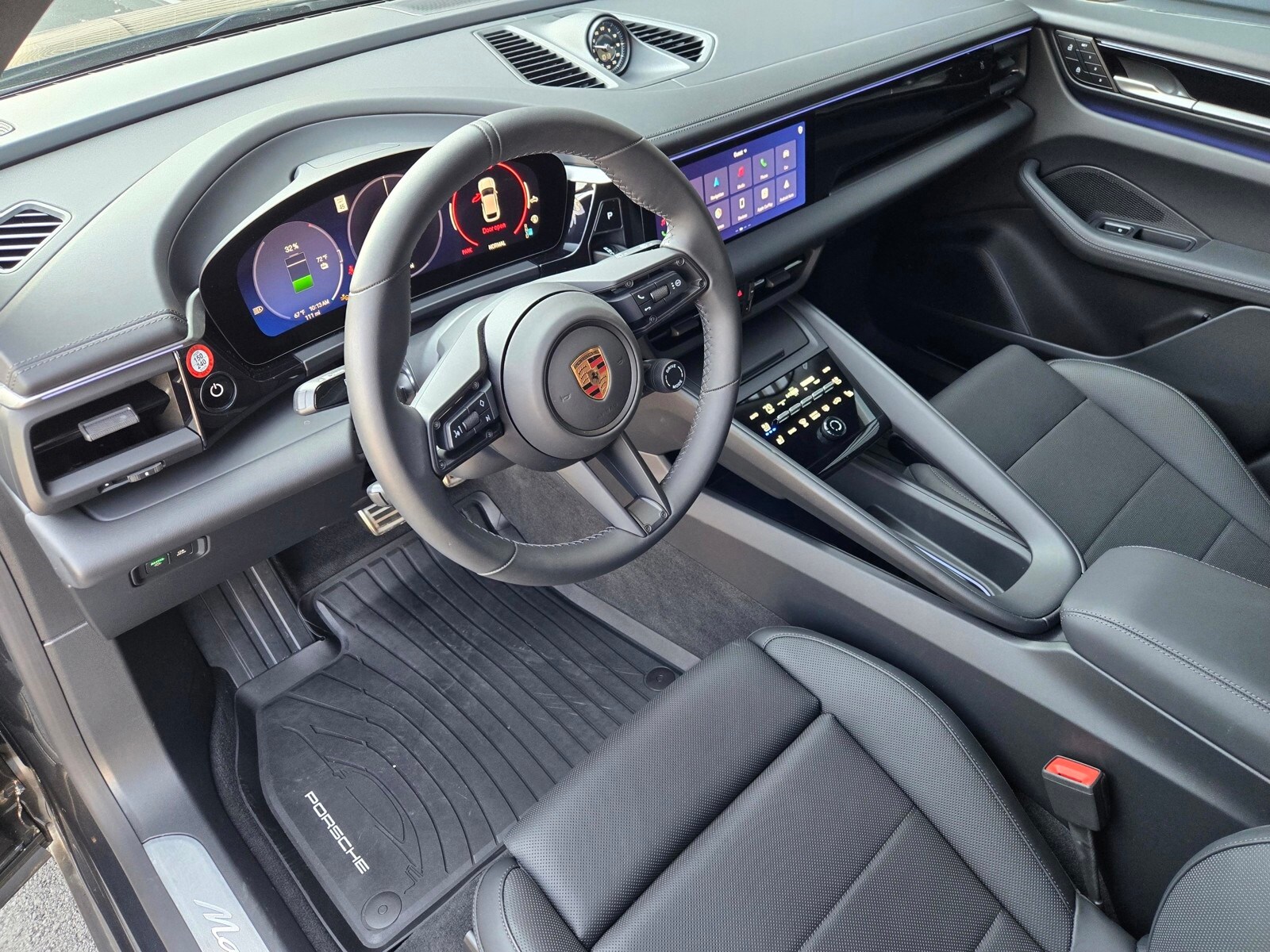 2025 Porsche Macan Electric photo 4