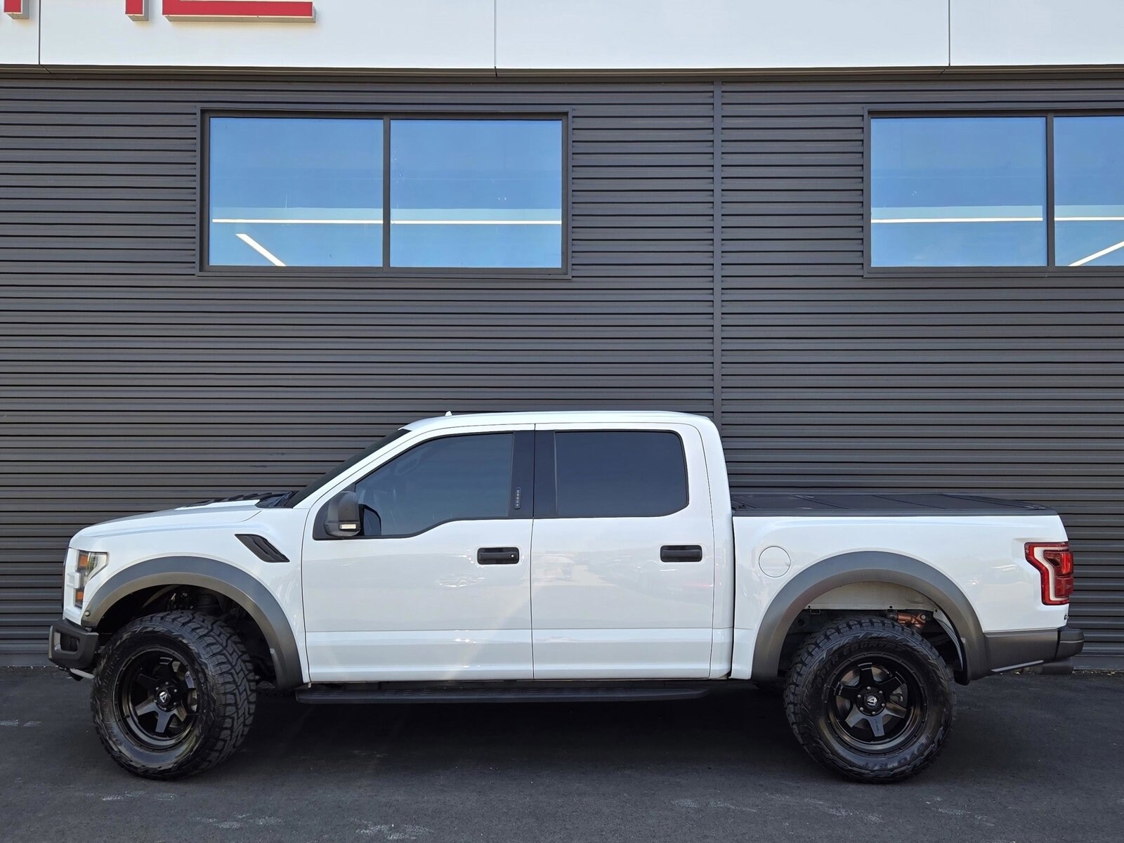 2020 Ford F-150 Raptor photo 2