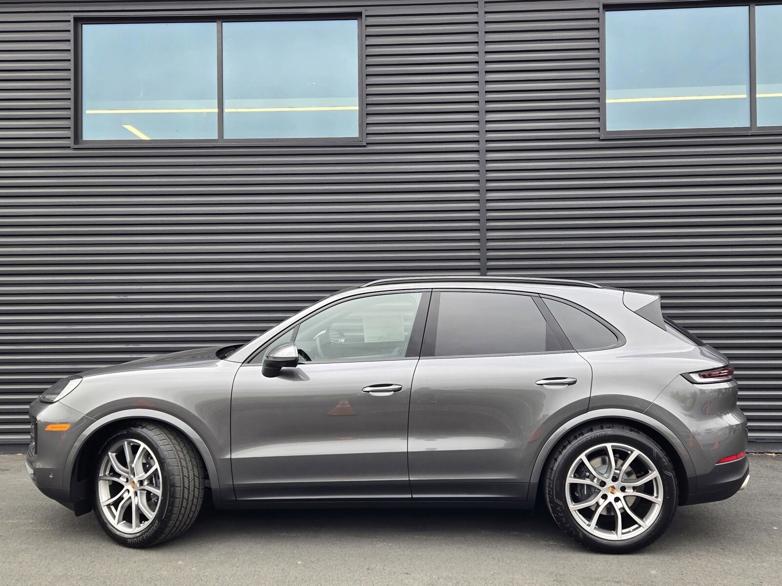 2026 Porsche Cayenne photo 2