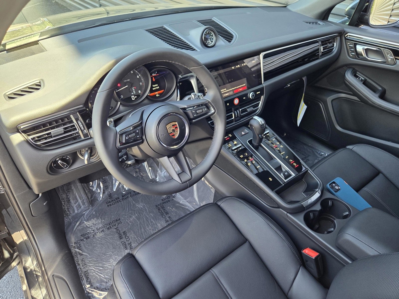 2025 Porsche Macan T photo 4