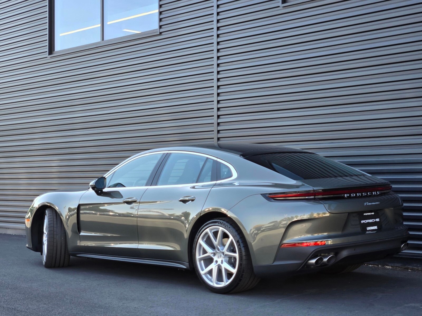 2025 Porsche Panamera 4 photo 3