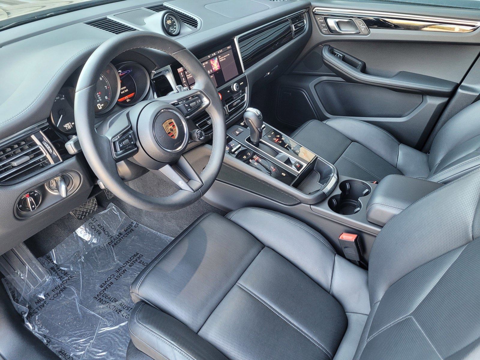 2025 Porsche Macan T photo 4