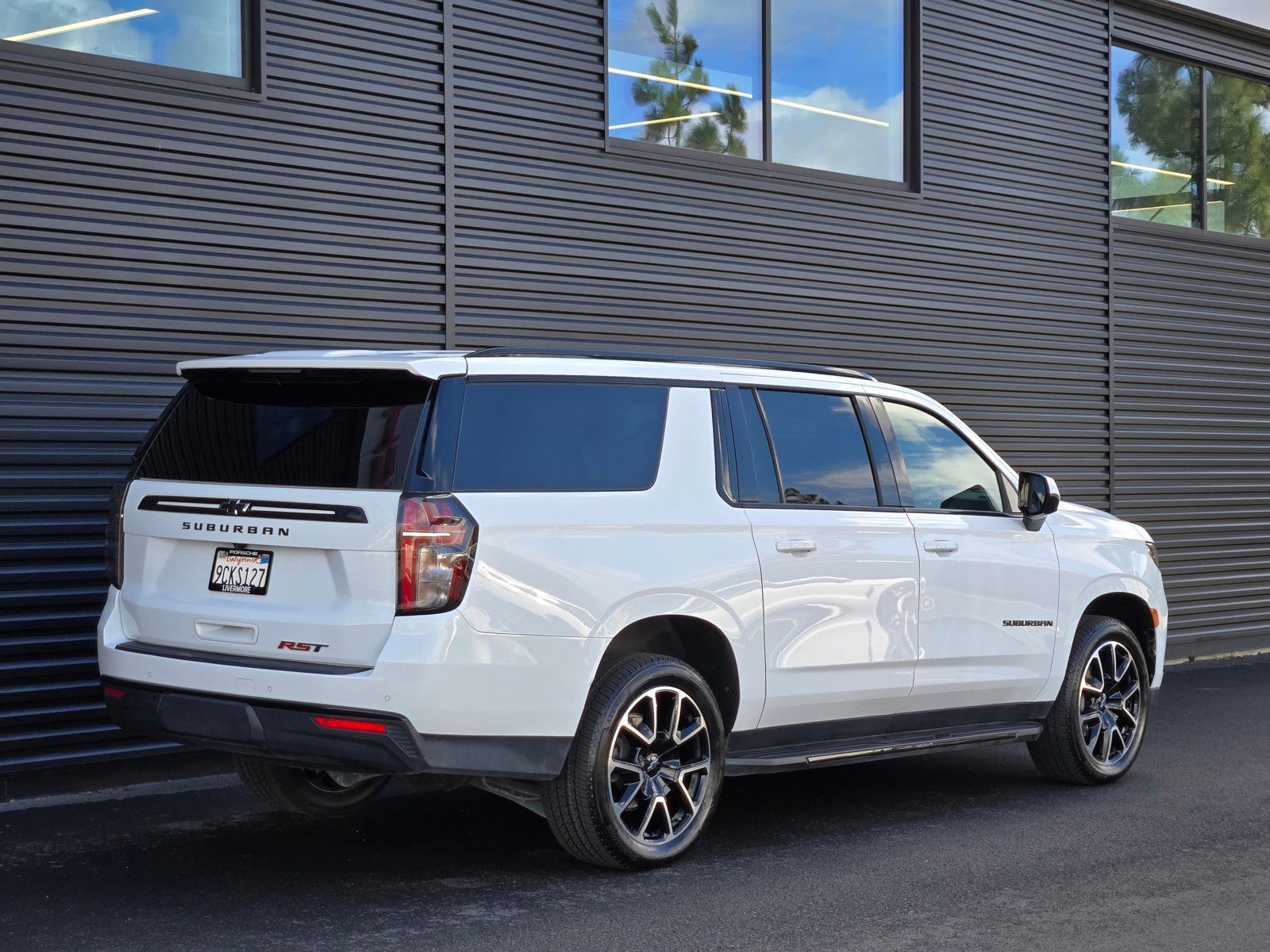 2023 Chevrolet Suburban RST photo 6