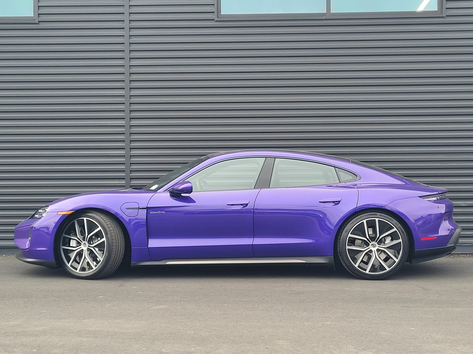 2025 Porsche Taycan Turbo photo 2