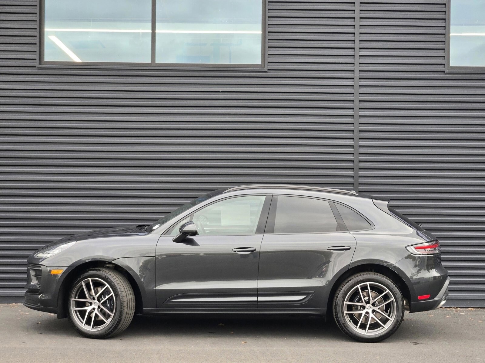 2026 Porsche Macan T photo 2