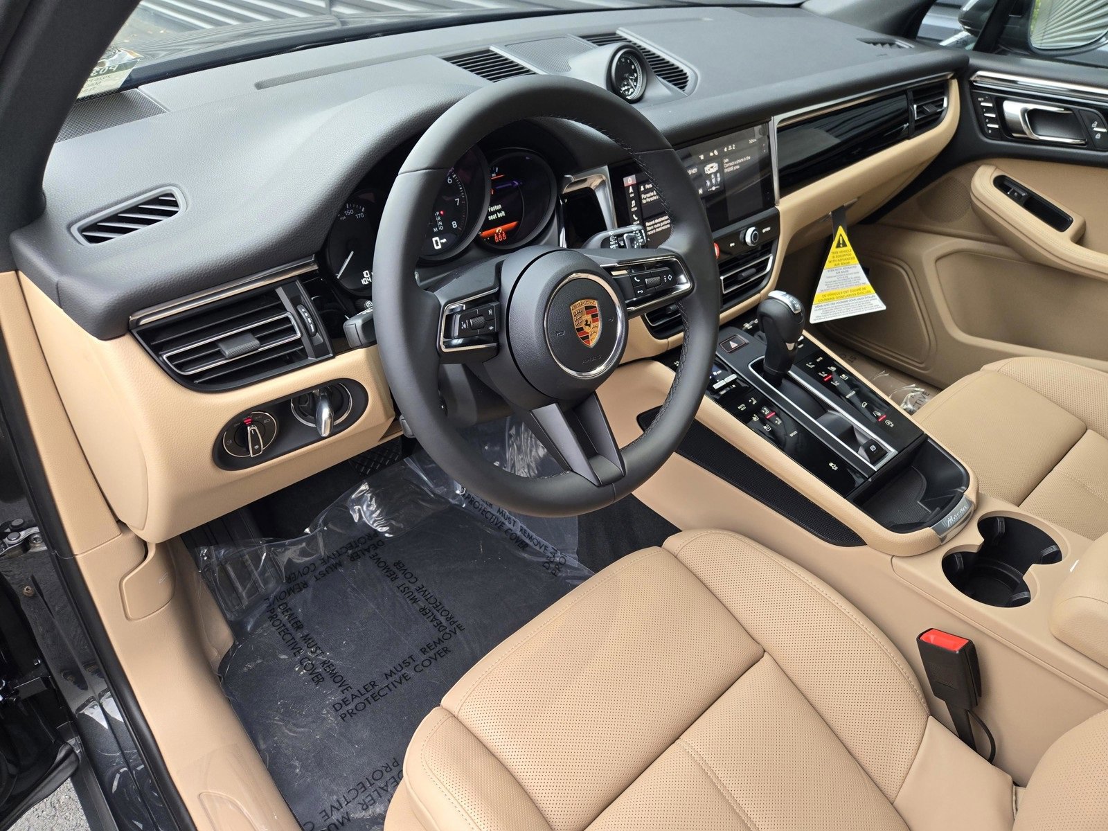 2026 Porsche Macan T photo 4