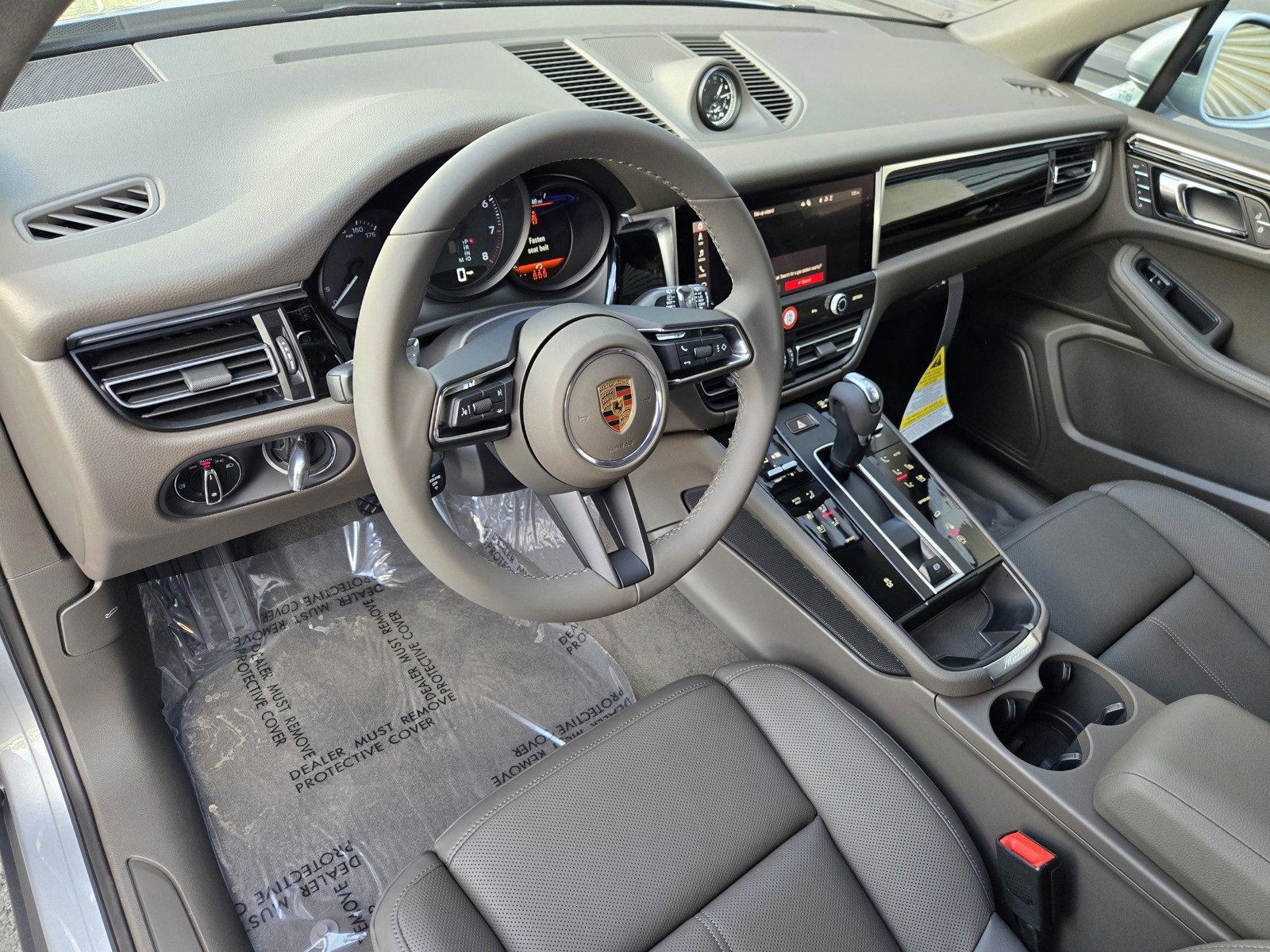 2026 Porsche Macan T photo 4