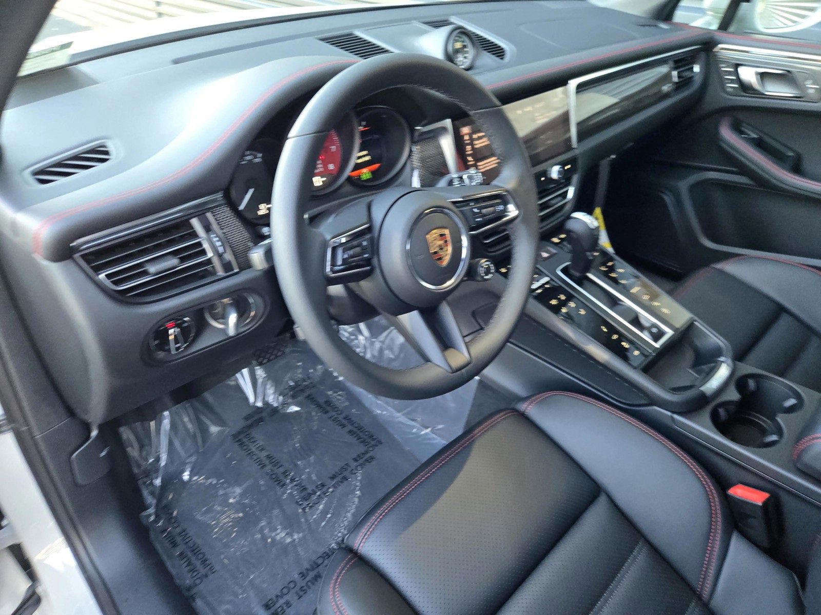 2026 Porsche Macan GTS photo 4